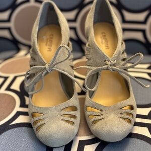 Crown Vintage Brand suede neutral heels (never worn)